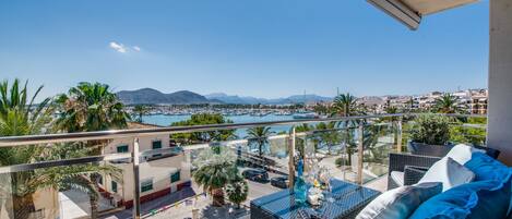 Apartamento estiloso en Puerto Alcudia con vistas al mar