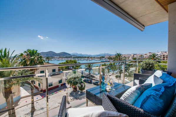 Stilvolle Wohnung in Puerto Alcudia mit Meerblick