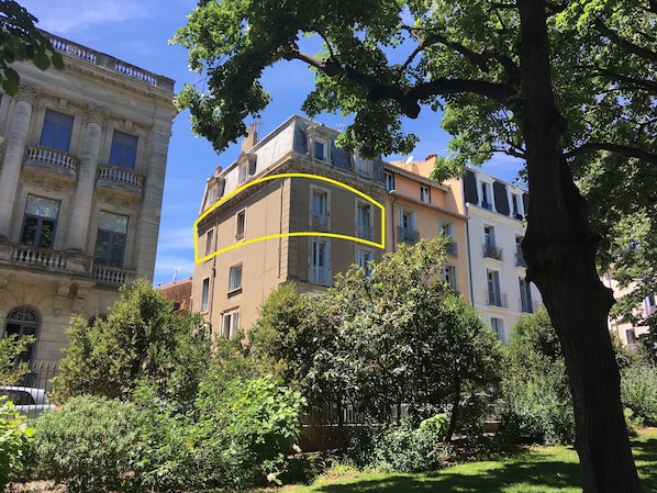 Large apartment overlooking the park.