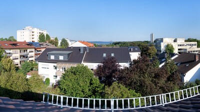 Helle moderne Dachwohnung mit Terrasse