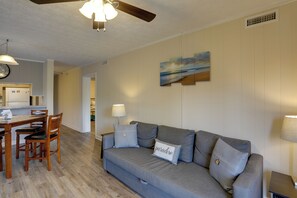 Living Room | Sleeper Sofa | Coastal Décor