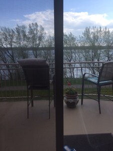 Montreal 2 Bedroom Cozy WaterFront Condo LaSalle