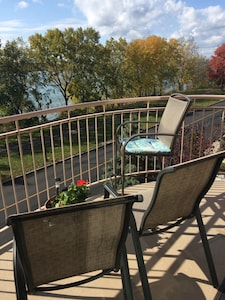 Montreal 2 Bedroom Cozy WaterFront Condo LaSalle