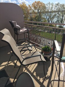 Montreal 2 Bedroom Cozy WaterFront Condo LaSalle