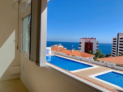 Bonito apartamento con piscina, terraza y vistas al mar