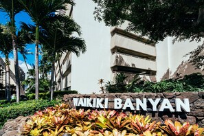 Welcome to Waikiki Banyan!