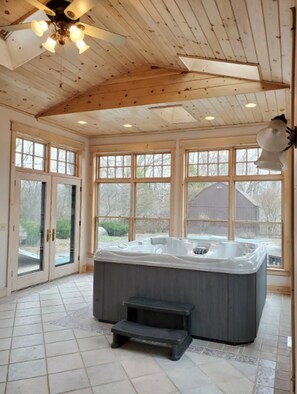 INDOOR Sauna and Hot tub operational all year round!