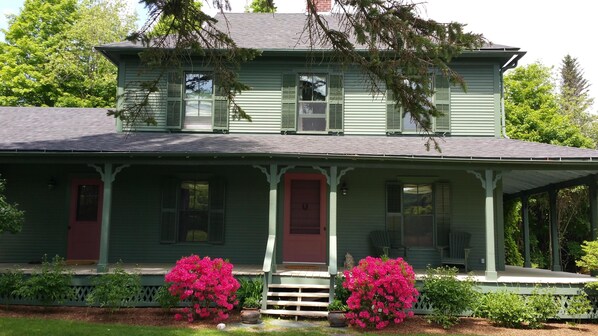 The Vermont House Entry