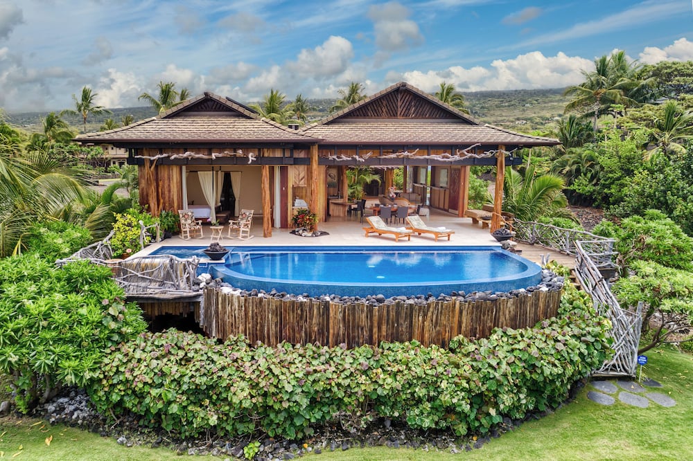Kailua-Kona Oceanfront Home