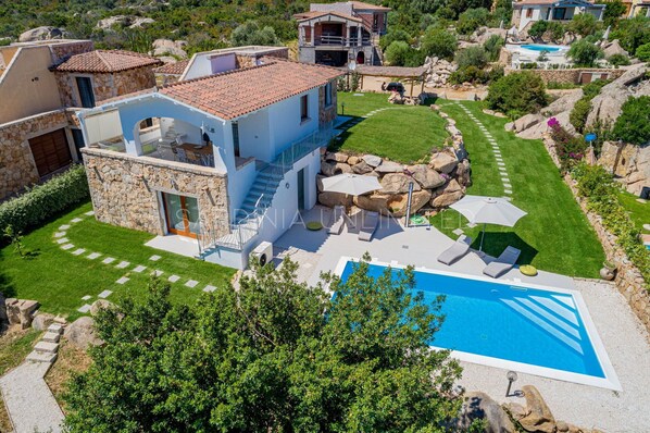 Ferienvilla zu vermieten in San Teodoro mit privatem Pool und gepflegtem Rasen
