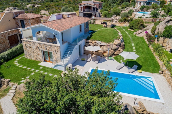 Ferienvilla zu vermieten in San Teodoro mit privatem Pool und gepflegtem Rasen