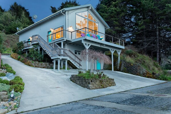 Can you see yourself sitting on the deck as the whales migrate ? 