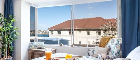 Bondi Beach Large Studio with Ocean View