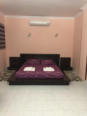 Bedroom (double bed)