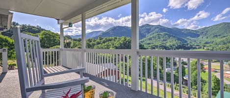 Maggie Valley Vacation Rental | 2BR | 2BA | 1,200 Sq Ft | Stairs Required