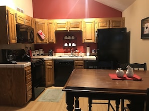 Spacious full kitchen 