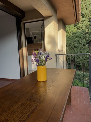 cuisine et salle à manger donnent sur la terrasse
