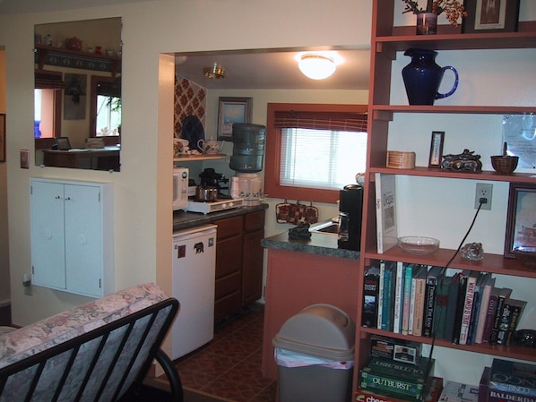 Equipped kitchen with microwave,two burner stove top,large toaster oven & fridge