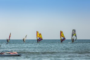 Surfing/bodyboarding