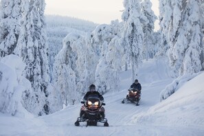 Snöskoteråkning
