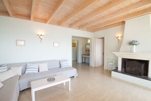 Open plan living room leading to kitchen 