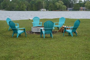 Fire pit with lounge chairs