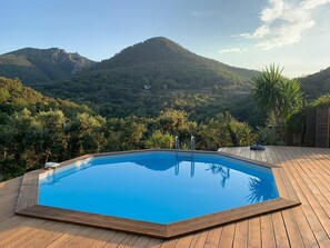 Vue sur le mont vinaigre depuis la piscine