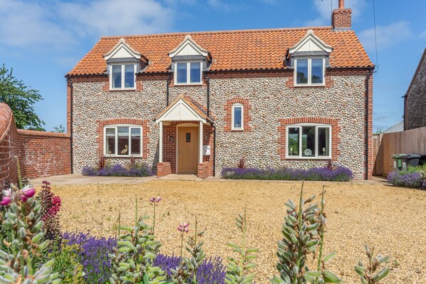 Flint House, Wighton: Front elevation