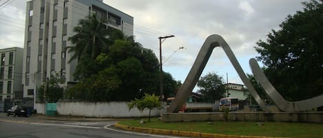 Foto do monumento onda, 