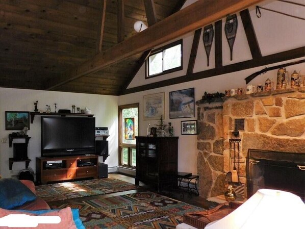 Bella Vista! Beautiful views of Gore Mountain and a Cozy Fireplace for Apres Ski