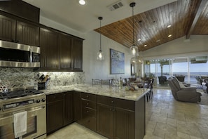 The large, modern kitchen comes fully equipped with pots, pans cutlery and more. Host your own crab feast. Fresh fish can be purchased from the Old Sea Port.