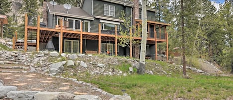 Nathrop Vacation Rental | 5BR | 3.5BA | 4,200 Sq Ft | Step Required