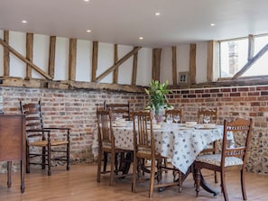 Inviting dining area | Norwood Barn, Wormshill