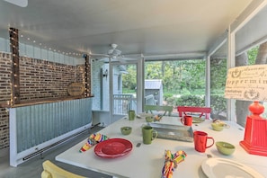 Screened-In Porch | Wet Bar