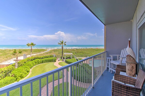 South Padre Island Vacation Rental Resort Condo | 2BR | 1.5BA | 833 Sq Ft