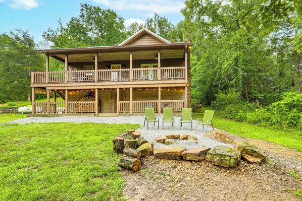 Mountain View Vacation Rental | 3BR | 2BA | 1,440 Sq Ft | Stairs Required