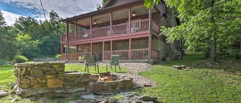 Mountain View Vacation Rental | 3BR | 2BA | 1,440 Sq Ft | Stairs Required