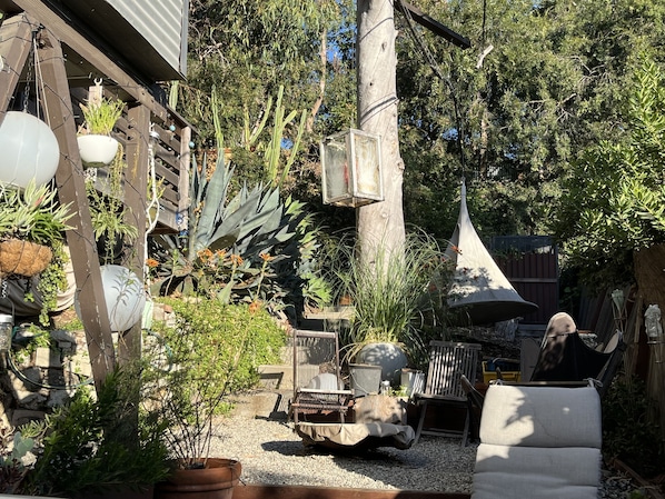 Communal hot tub & fire pit area