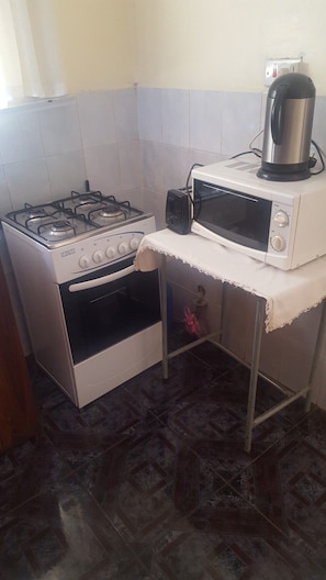 fully equipped kitchenette