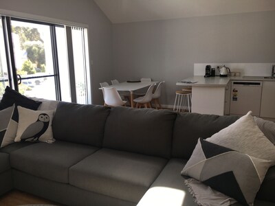 Luxurious new accommodation in the heart of town, 2 bed 2 bath fully equipped.