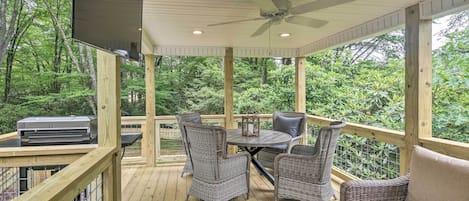 Blowing Rock Vacation Rental | 2BR | 2BA | 1,100 Sq Ft | Stairs Required