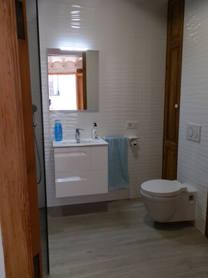 Upstairs Bathroom - 2