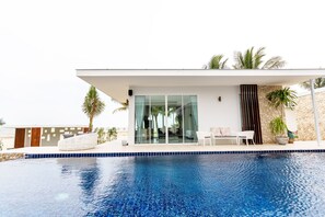 Villa Pool Access  with Two king-size bed