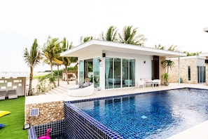 Villa Pool Access  with Two king-size bed