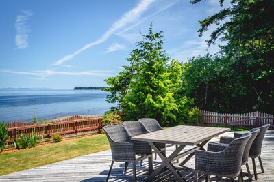 Large Oceanfront House with Hot Tub!