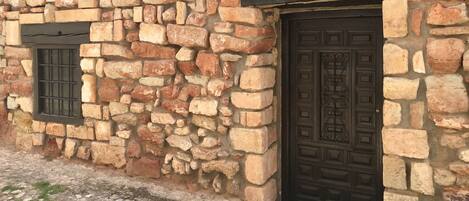 Puerta de acceso a Casa Rural Bracamonte