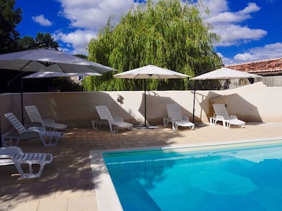 Casa rural moderna de Charentais, piscina climatizada, wifi gratuito. Los niños pueden ser niños y adultos relajarse