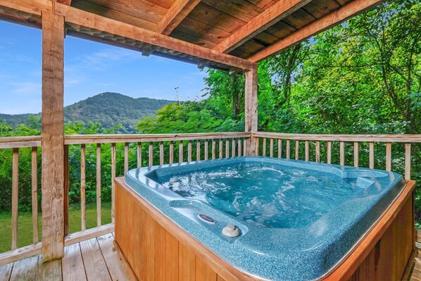 Bañera de hidromasaje al aire libre