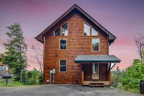 Life begins at the cabin , plenty of parking for 2- 3 cars