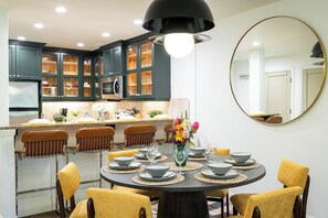 Dining Area with Seating for Six